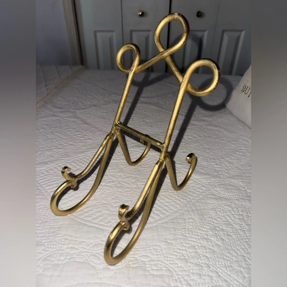 Chic Gold Metal Display Easel